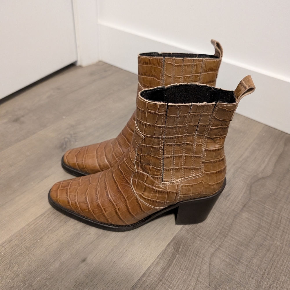 L'intervalle/Brown Croc-Embossed Ankle Boots Sz 38